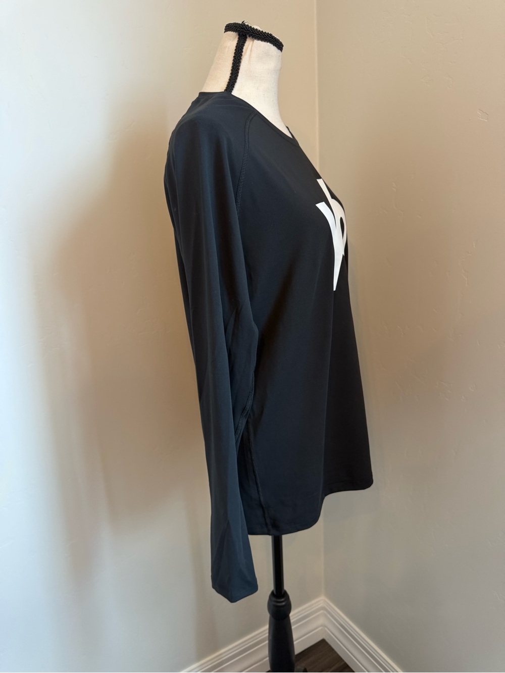 NWT Y6 YogaSix Black Long Sleeve Logo Top Yoga Activewear S $60 Retail - Picture 11 of 11